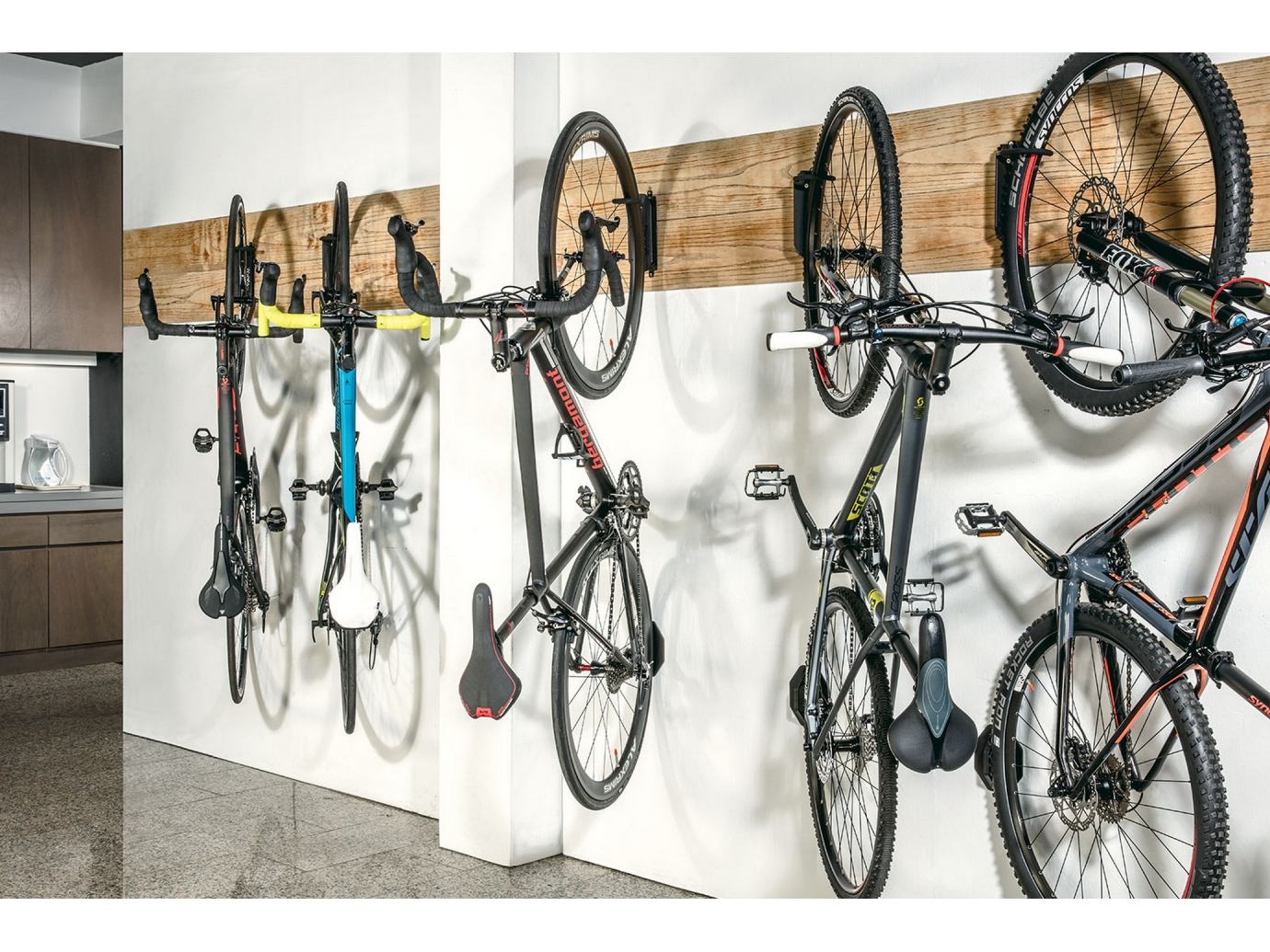Support mural vertical vérouillable pour vélo Locking Bike Trac