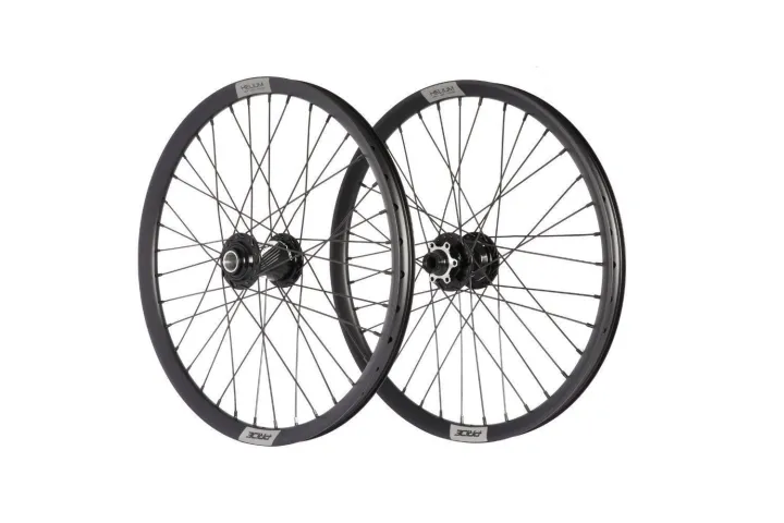 0_roues-24-507-pride-control-v2-2010mm-black-helium-m24