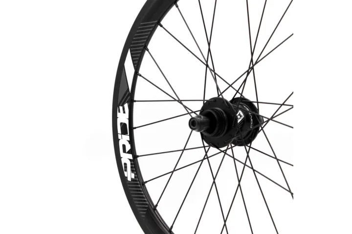 4_paire-de-roues-pride-gravity-exp-aero-ud-gloss-moyeux-black